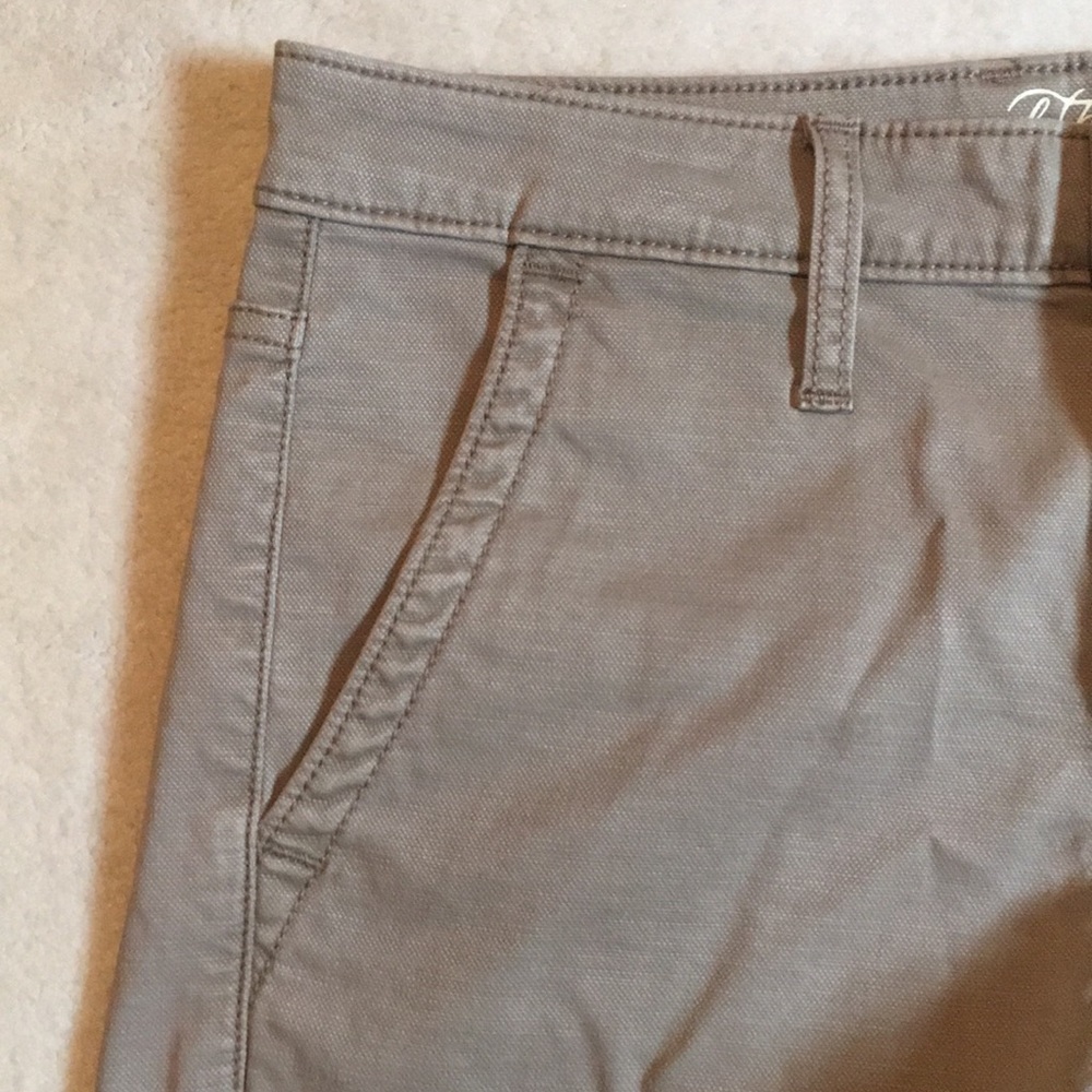 Shorts - Picture 2 of 3